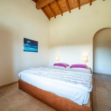 Casa Johnson - Relaxation & Play With Fenced Pool Villa