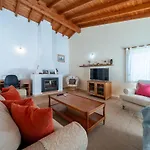 Casa Johnson - Relaxation & Play With Fenced Pool Villa