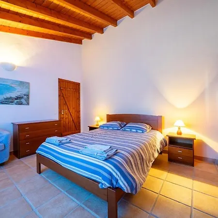 Casa Johnson - Relaxation & Play With Fenced Pool * Aljezur