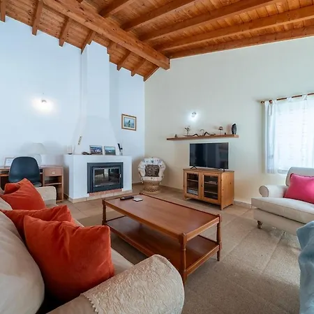 Casa Johnson - Relaxation & Play With Fenced Pool Villa